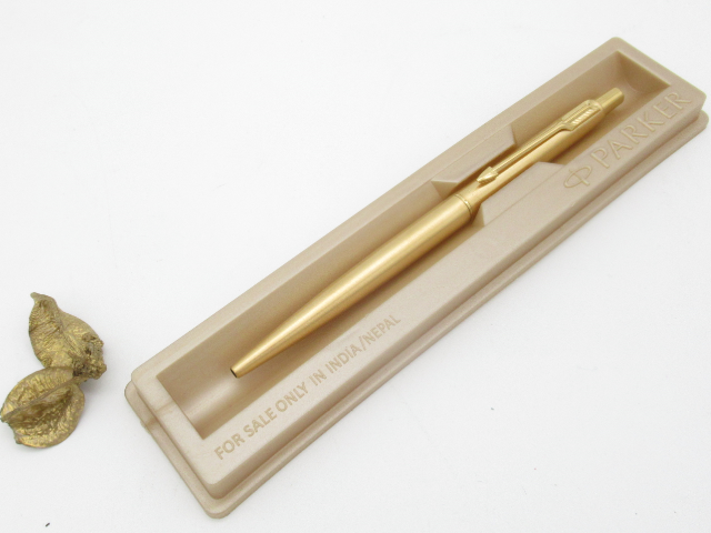 פרקר יוקרתי במיוחד בצבע זהב